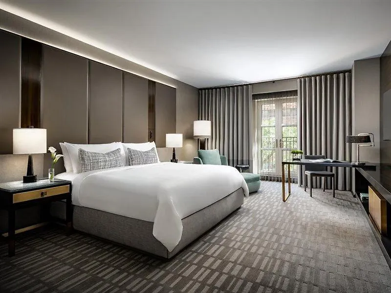 *****  The Hazelton Hotel Toronto Canada